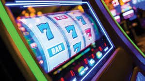 Filipino player enjoying a reel slot game on 95 ph mobile